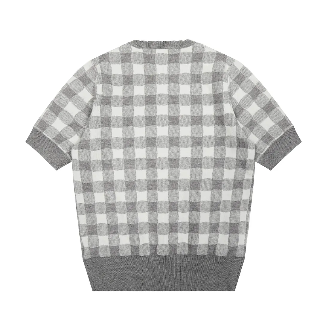 P166 💰 "Top quality" Style number: DS115# (on sale all year round) [Ralph Lauren plaid jacquard basic pony embroidered logo knitted cardigan short-sleeved] ✅Ralph Lauren all-match goddess style plain plaid knitted cardigan short-sleeved for all seasons ✅Main provider of platform live broadcast Wholesale entities ✅ZP quality 1:1 version Scan the code to enter the GF website Counter quality ✅Detailed quality The only one in Guangzhou Imported quality cotton yarn, focusing on high-end, cost-effective, good quality needless to say ✅The version restores the original version, loose, comfortable and stress-free, simple is high-end, classic is eternal, ✅The upper body is simple and easy to match, a must-have for goddess ootd. Good-looking clothes are never picky. A must-have in the goddess' wardrobe. Size: S-L Color: Navy Gray Yellow Pink Light Blue Red